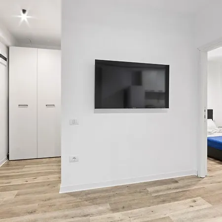 Den Apartament By Van Năvodari