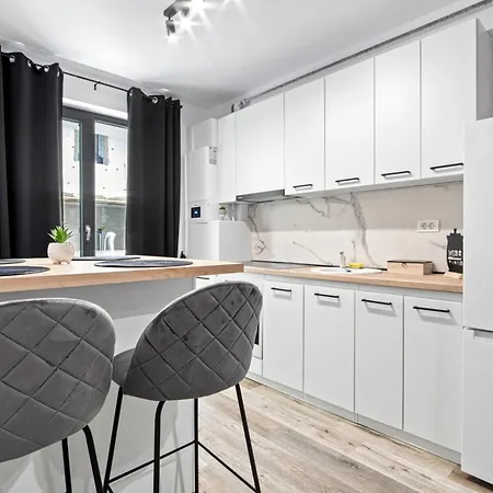 Den Apartament By Van Năvodari